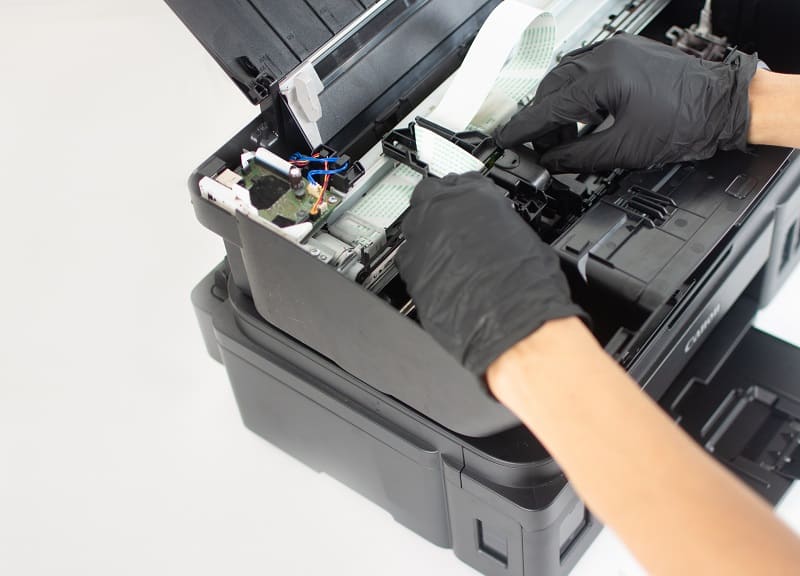 Inkjet printer with printhead and colour ink cartridges